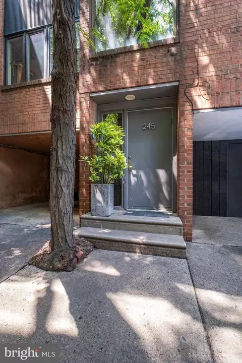 245 Monroe St, Philadelphia, PA 19147