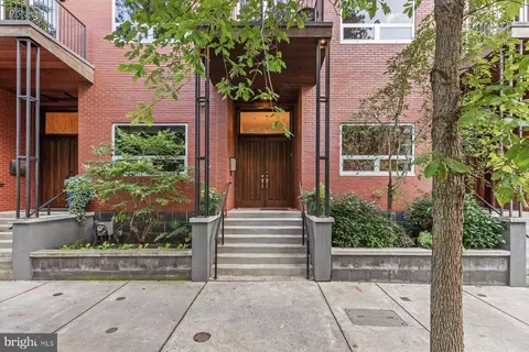 2132 Race St, Philadelphia, PA 19103