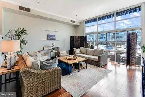 7 N Columbus Blvd #108, Philadelphia, PA 19106