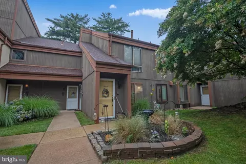 5019 S Convent Ln #E, Philadelphia, PA 19114