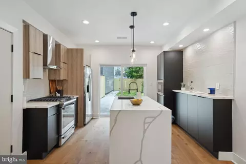11 E Oxford St, Philadelphia, PA 19125