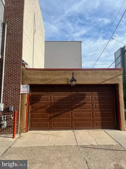 233 E Thompson St, Philadelphia, PA 19125