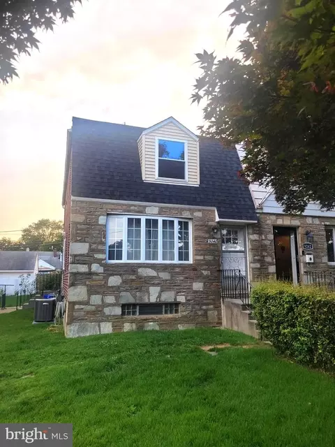 9240 Lansford St, Philadelphia, PA 19114