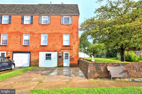 11033 Rennard St, Philadelphia, PA 19116