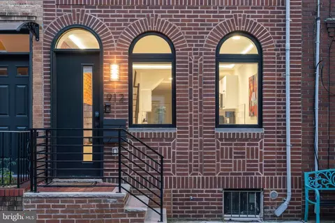 912 Mcclellan St, Philadelphia, PA 19148