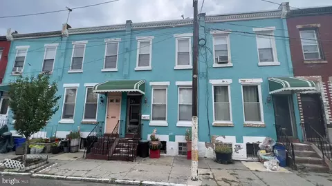 933 Edgley St, Philadelphia, PA 19122