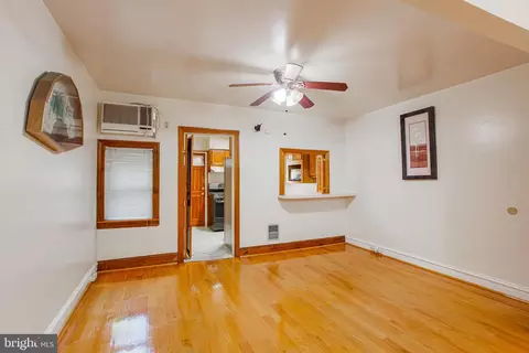 1951 N Myrtlewood St N, Philadelphia, PA 19121
