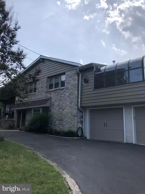 15060 Kelvin Ave, Philadelphia, PA 19116