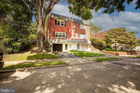 7807 Roanoke St, Philadelphia, PA 19118