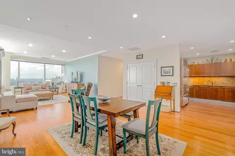 50 S 16th St #4002, Philadelphia, PA 19102