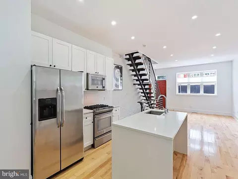 1017 S 13th St, Philadelphia, PA 19147