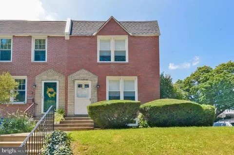 5850 Magdalena St, Philadelphia, PA 19128