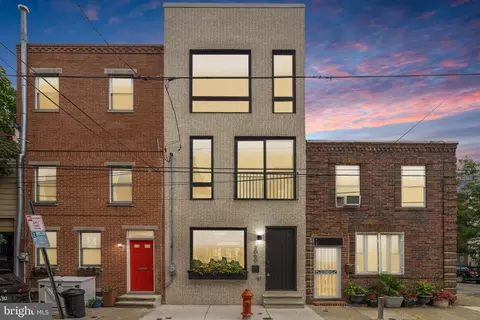 2060 Pemberton St, Philadelphia, PA 19146