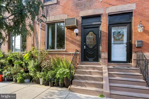 1237 Jackson St, Philadelphia, PA 19148