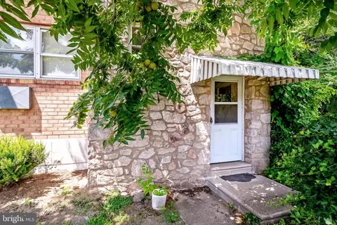 5483 Vicaris St, Philadelphia, PA 19128