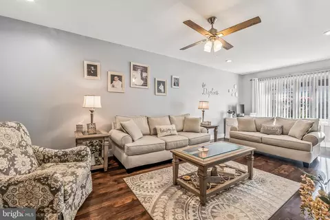 2427 S 9th St, Philadelphia, PA 19148