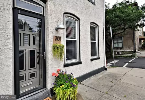301 Hermitage St, Philadelphia, PA 19128