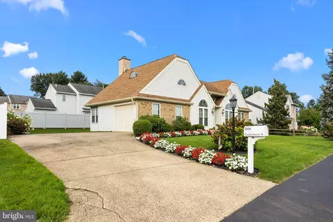 806 Lindenhurst St, Philadelphia, PA 19116