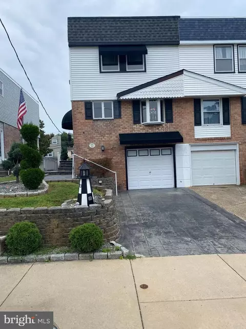 10919 Kirby Dr, Philadelphia, PA 19154
