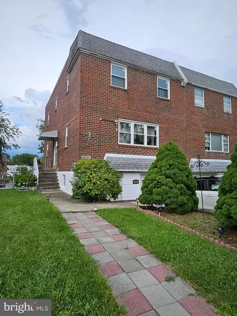 11803 Lockart Rd, Philadelphia, PA 19116