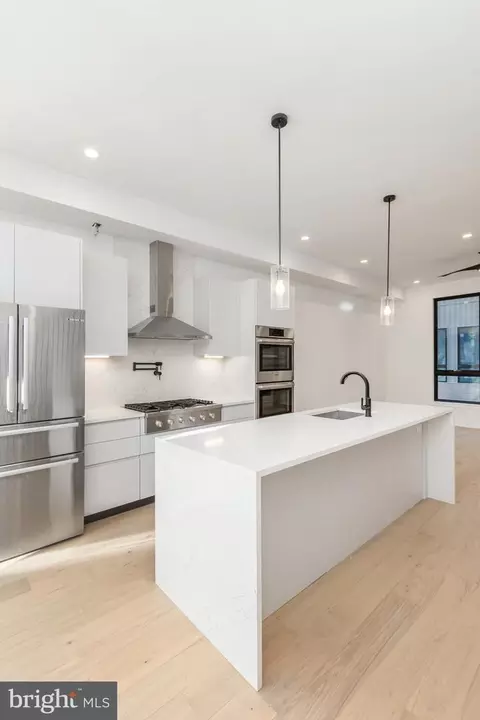 718 S 17th St #5, Philadelphia, PA 19146