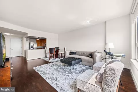 717 S Columbus Blvd #912, Philadelphia, PA 19147