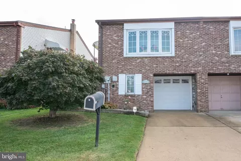 7909 Revere St, Philadelphia, PA 19152