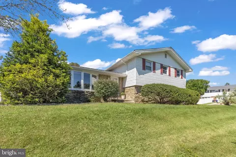 9224 Darlington Rd, Philadelphia, PA 19115