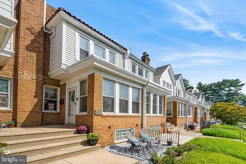 654 Wendover St, Philadelphia, PA 19128