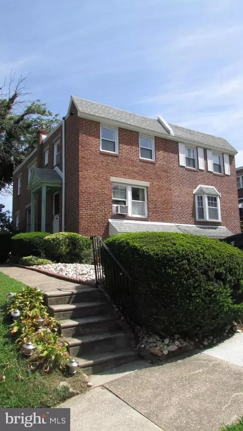 559 Overlook Rd, Philadelphia, PA 19128