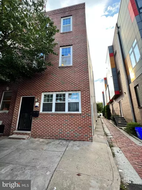 936 S 5th St, Philadelphia, PA 19147