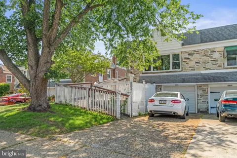 8831 Danbury St, Philadelphia, PA 19152