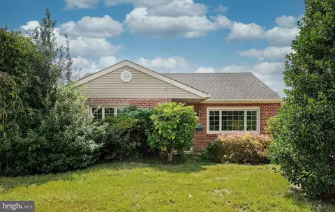 654 Hendrix St, Philadelphia, PA 19116