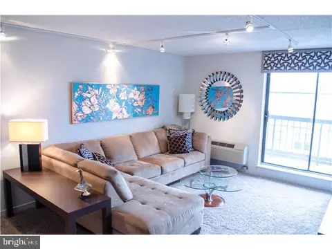 200 10 Lombard St #635, Philadelphia, PA 19147