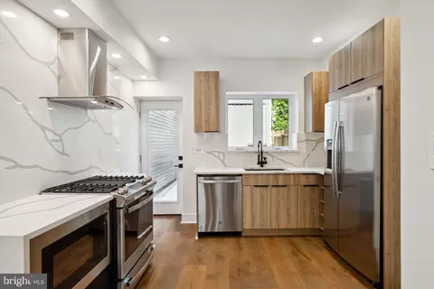 13 E Oxford St, Philadelphia, PA 19125
