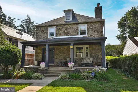 595 Hermit St, Philadelphia, PA 19128
