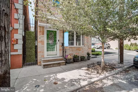 1128 Leopard St, Philadelphia, PA 19123