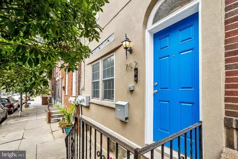 752 S 19th St #1, Philadelphia, PA 19146