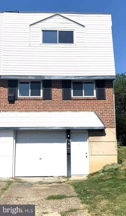 825 Lawler St, Philadelphia, PA 19116