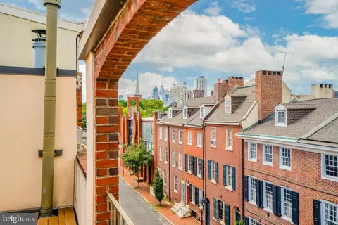112 Lombard St, Philadelphia, PA 19147