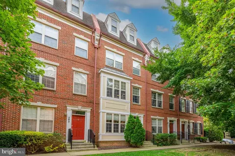 202 Admirals Way, Philadelphia, PA 19146