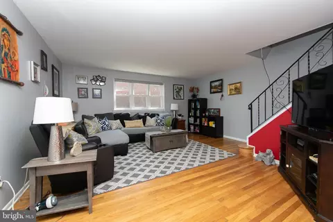 10927 Lockart Rd, Philadelphia, PA 19116