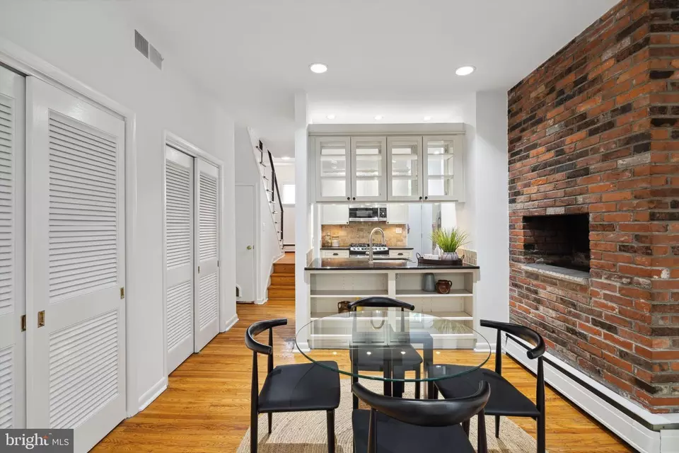  2019 Lombard St, Philadelphia, PA 19146 photo 4