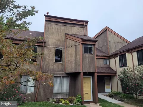 5003 S Convent Ln #260, Philadelphia, PA 19114