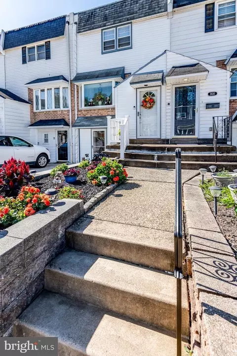 3622 N Hereford Ln, Philadelphia, PA 19114