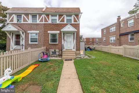 544 Acorn St, Philadelphia, PA 19128