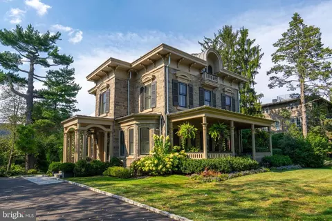 17 Summit St, Philadelphia, PA 19118