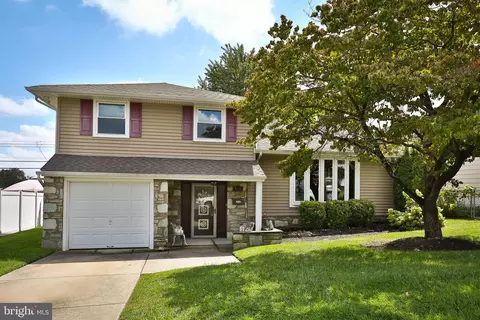9733 Portis Rd, Philadelphia, PA 19115