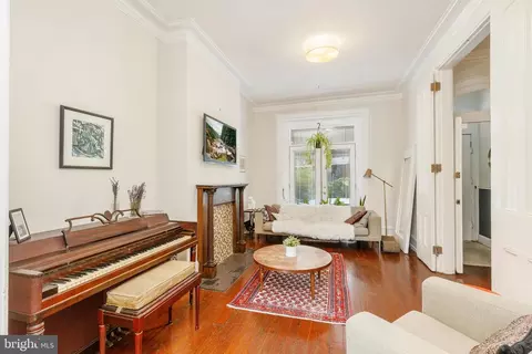4409 Sansom St, Philadelphia, PA 19104