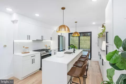 1813 Montrose St, Philadelphia, PA 19146